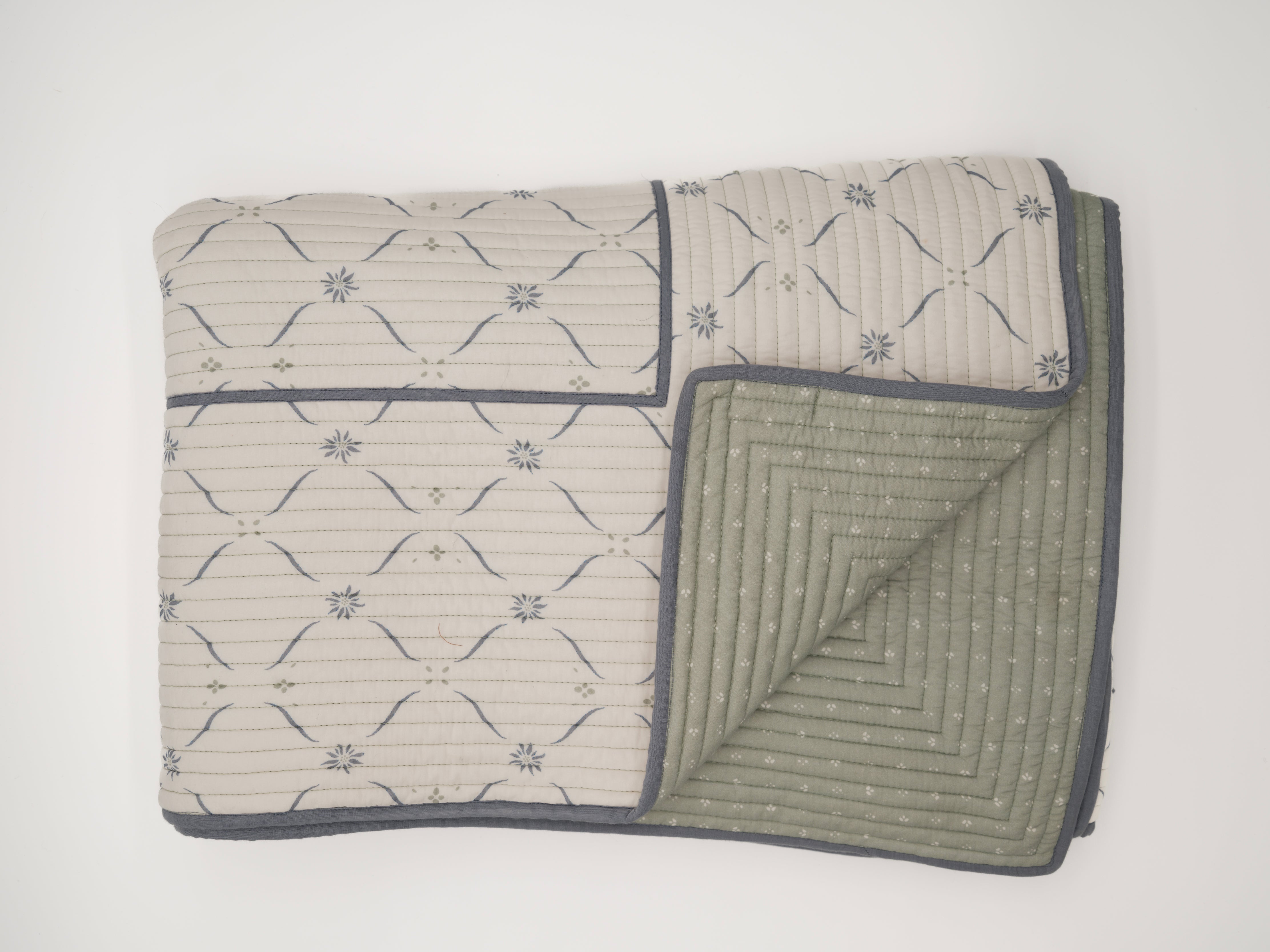 Edelweiss Trellis Quilt - Alpine Green