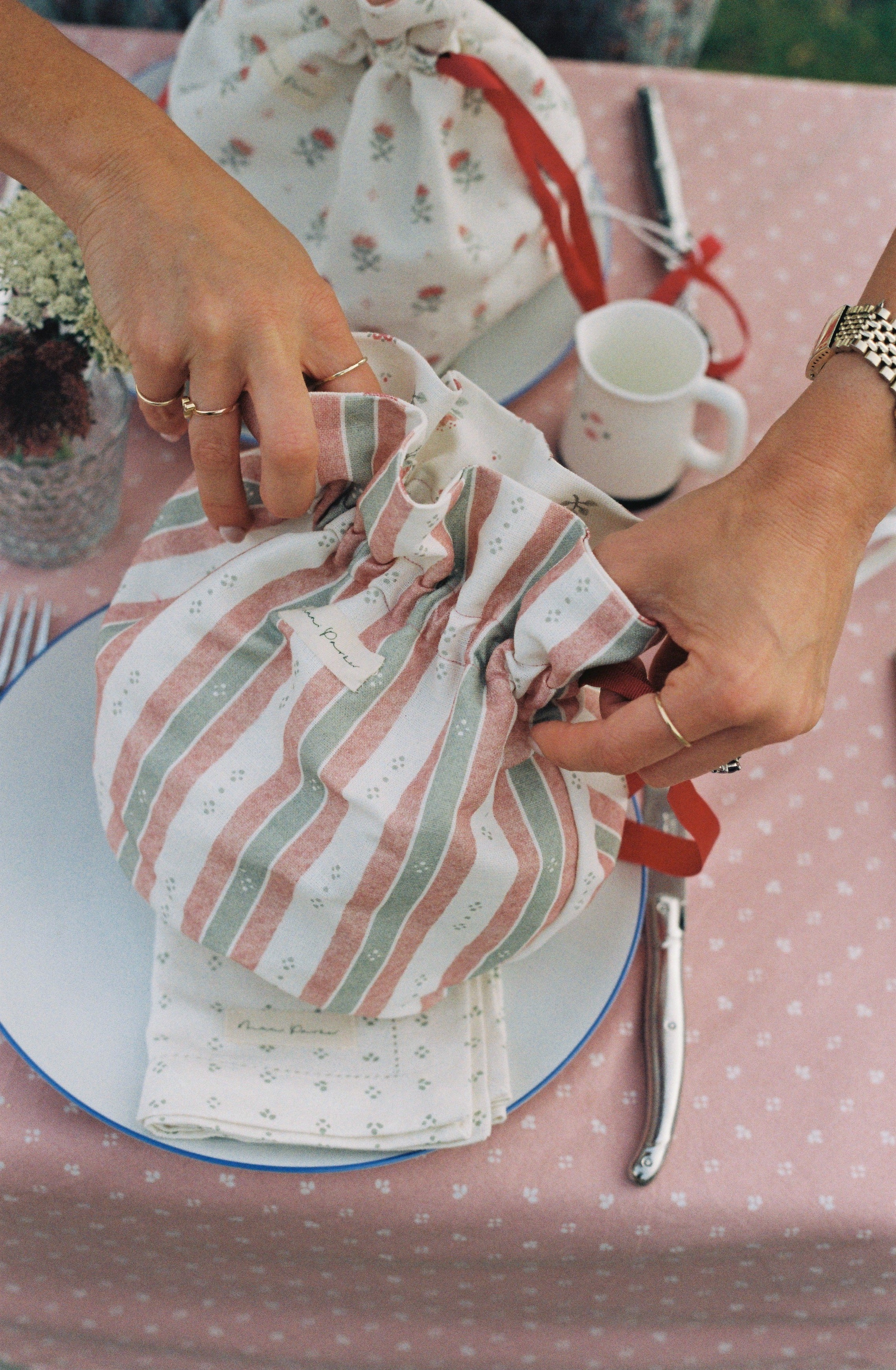 Minni Napkin - White with Green