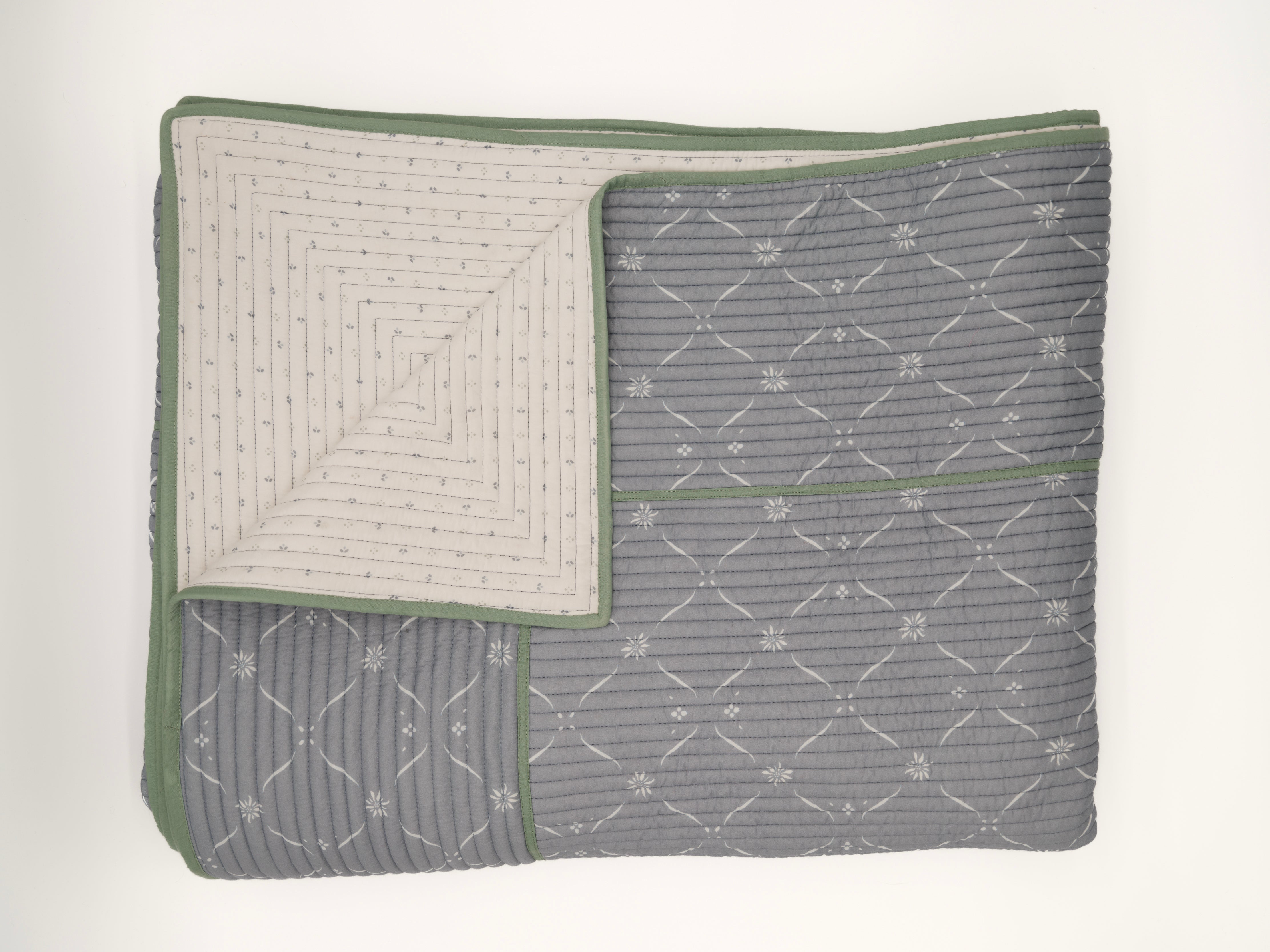 Edelweiss Trellis Quilt - Loden Blue