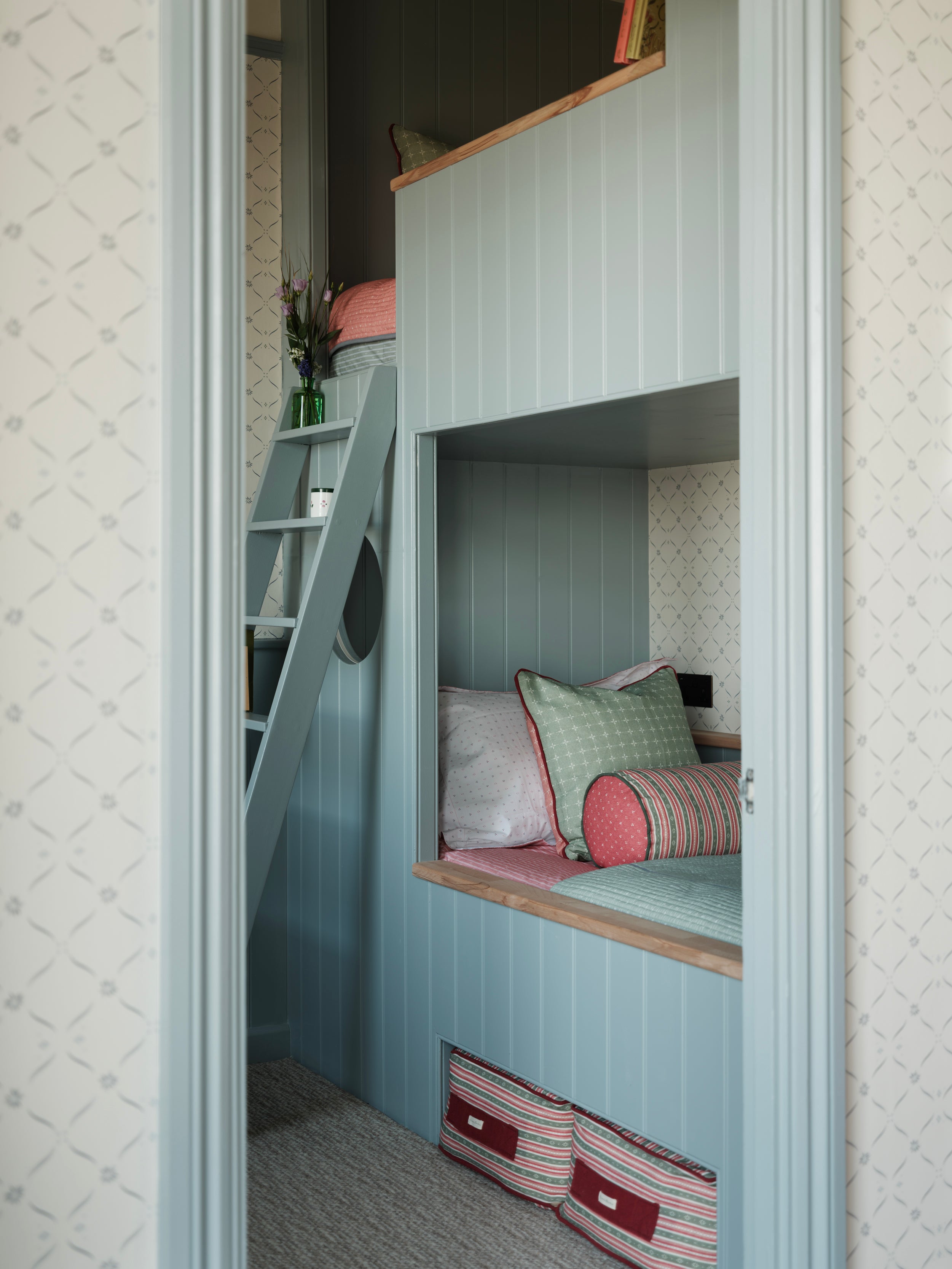 Edelweiss Trellis Wallpaper - Loden Blue and Alpine Green on White