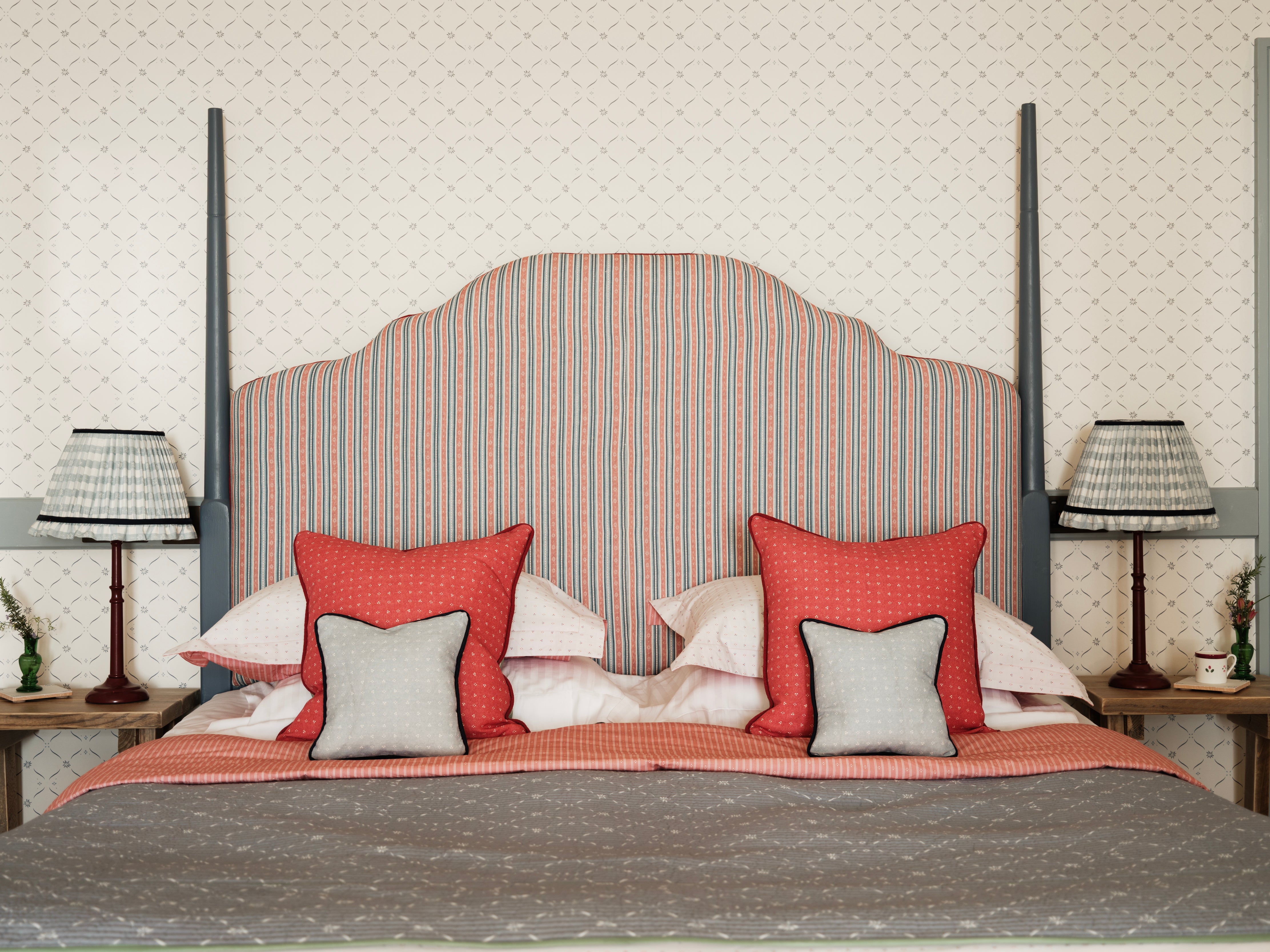 Edelweiss Trellis Wallpaper - Loden and Bryony Blue on White