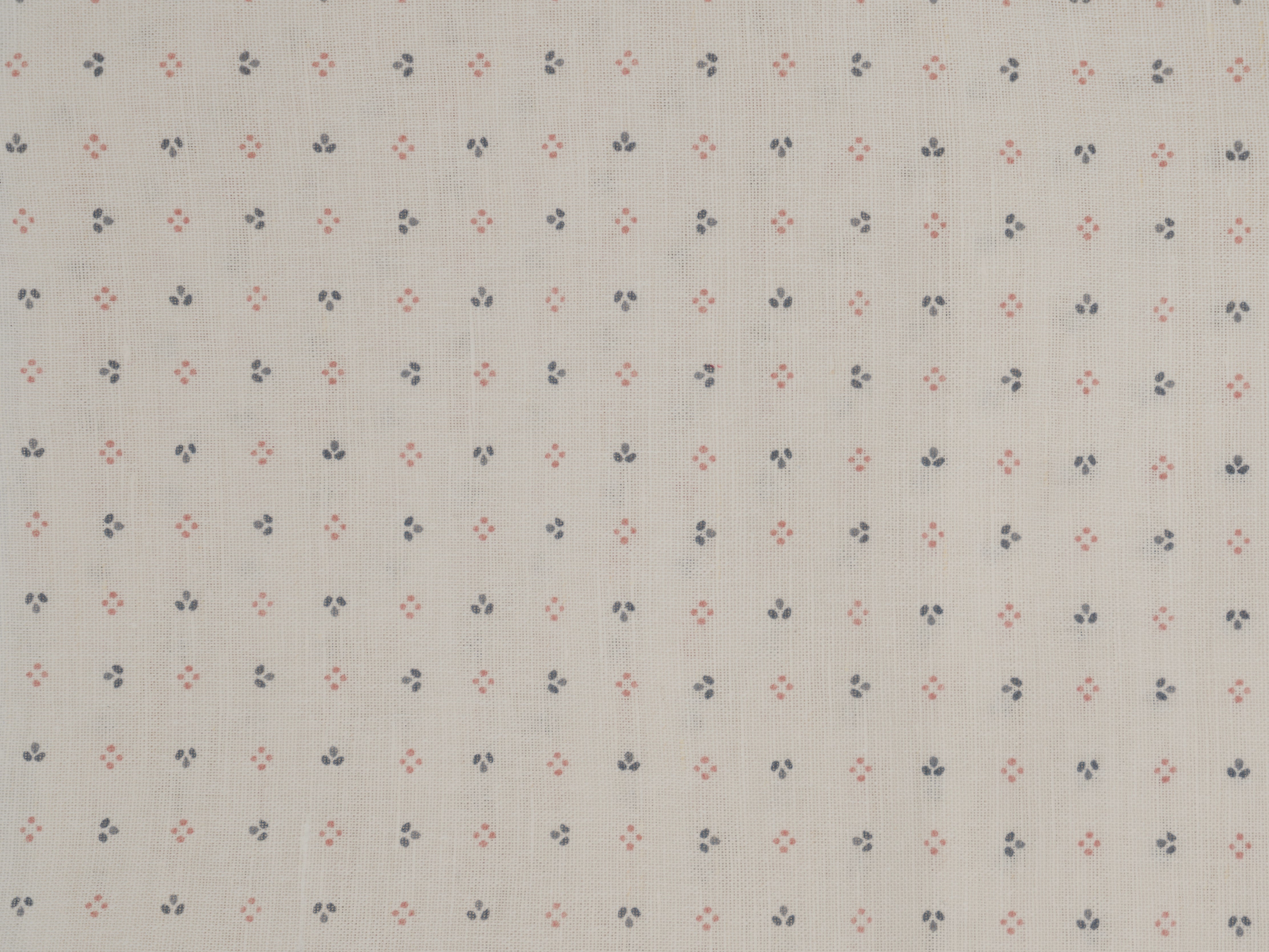 Minni - Soft Red and Blues on White