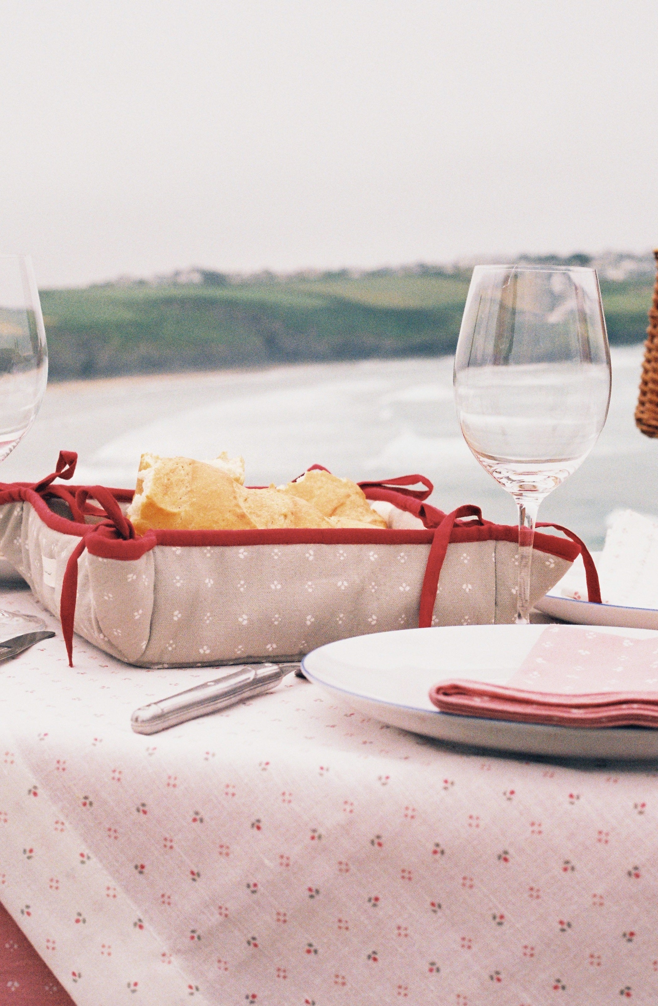 The Minni Linen Tablecloth